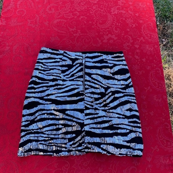 NEW  Skirt Bar III 3 Black Sequin NWT - Size S Silver Animal Print‎ Small - Picture 3 of 5
